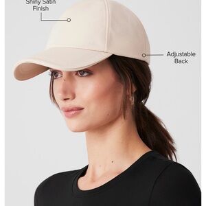 ALO Yoga Women's Elegant Cream Cap